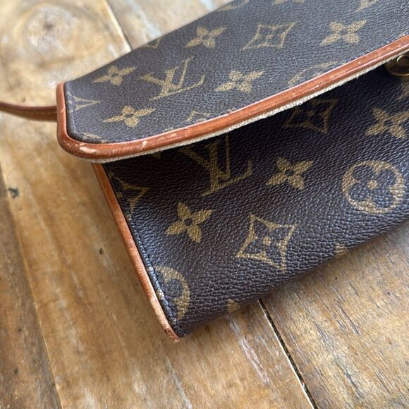 Pre-owned Louis Vuitton canvas Shoulder Bags
Monogram Pochette Twin GM - Picture 8 of 10